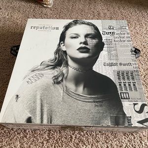 Taylor Swift VIP reputation tour box (missing VIP badge) - includes unopened CD